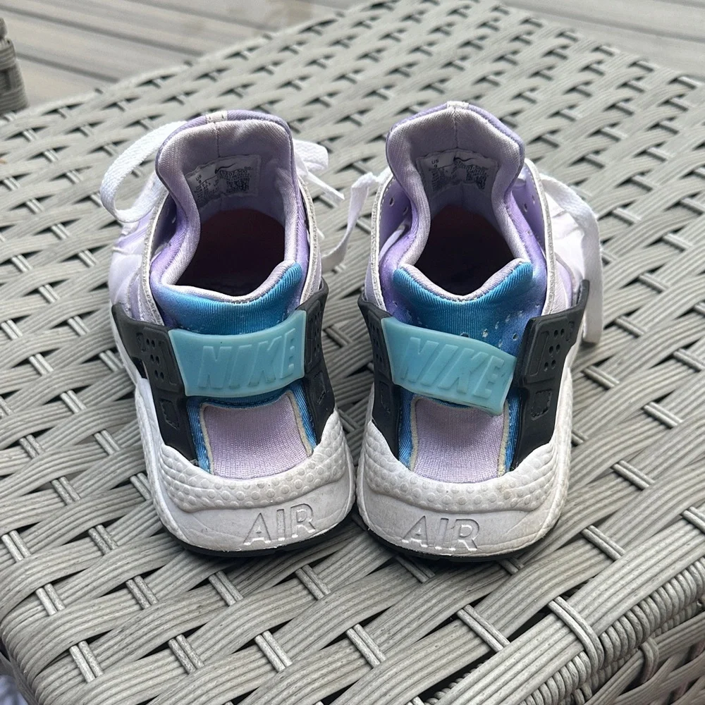 Nike Women’s Huarache Sneakers in Light Lavender and White